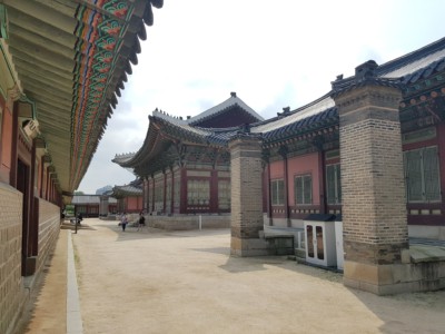 Walking around beautiful Gyeongbokgung Palace