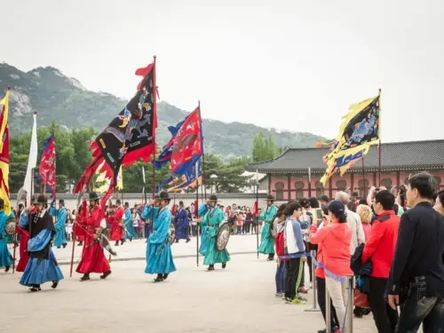 Changing of the guards ceremony taking place outside Gyeongbokgung Palace