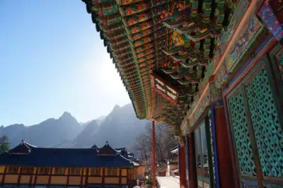 Looking at Sinheungsa temple with its beautiful colors standing out in the middle of Seorak Mountain