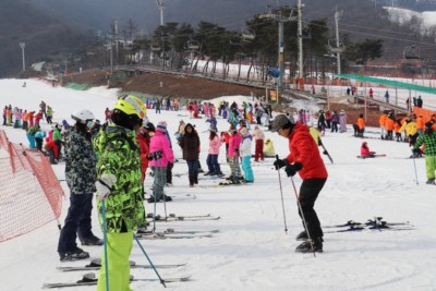 Amateurs learning to ski for the first time at Jisan Resort