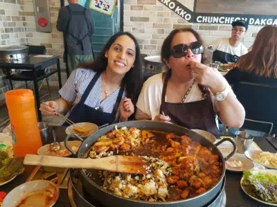 2 people having a delicious Chuncheon dak-galbi lunch on one of our Nami Island tours