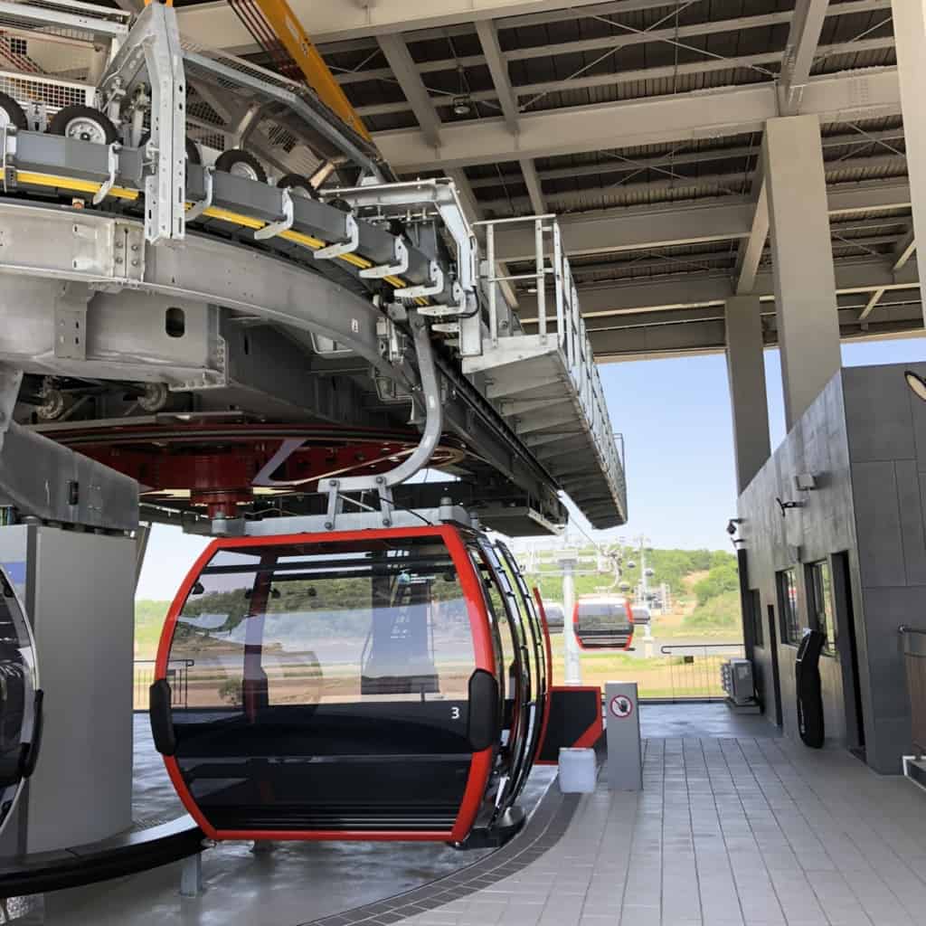 Watching the black and red Paju Imjingak Peace Gondola leaving the boarding station