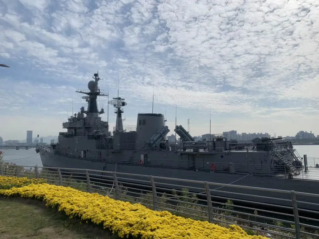 Seoul Battleship Park A photo of Seoul Battleship Park situated alonside the beautiful Han River with clear blue skies above