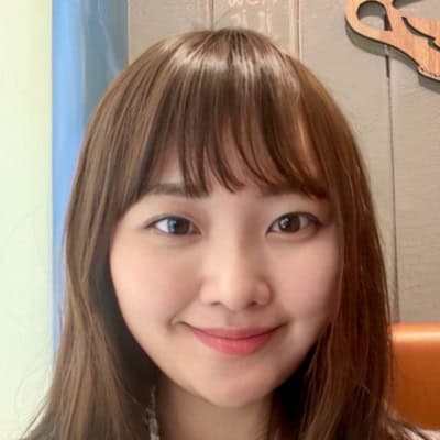 Meet Hana one of our friendliest tour guides and your new Korean friend