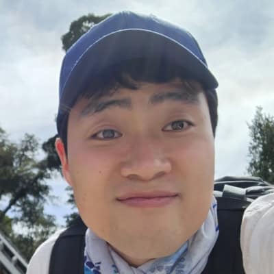 Jose is one of our Spanish speaking Korea tour guides